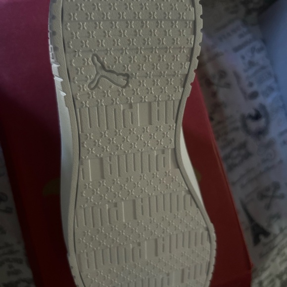 Kids pumas shoes - Picture 2 of 3